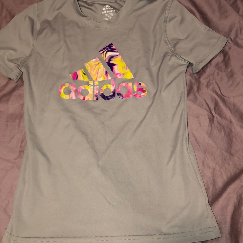 Gray adidas trefoil tee with colored logo-kids